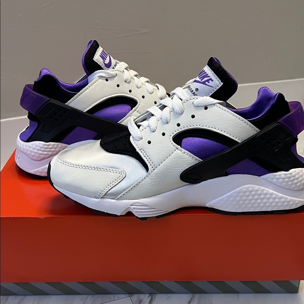 Nike White and Purple Huarache Sneakers